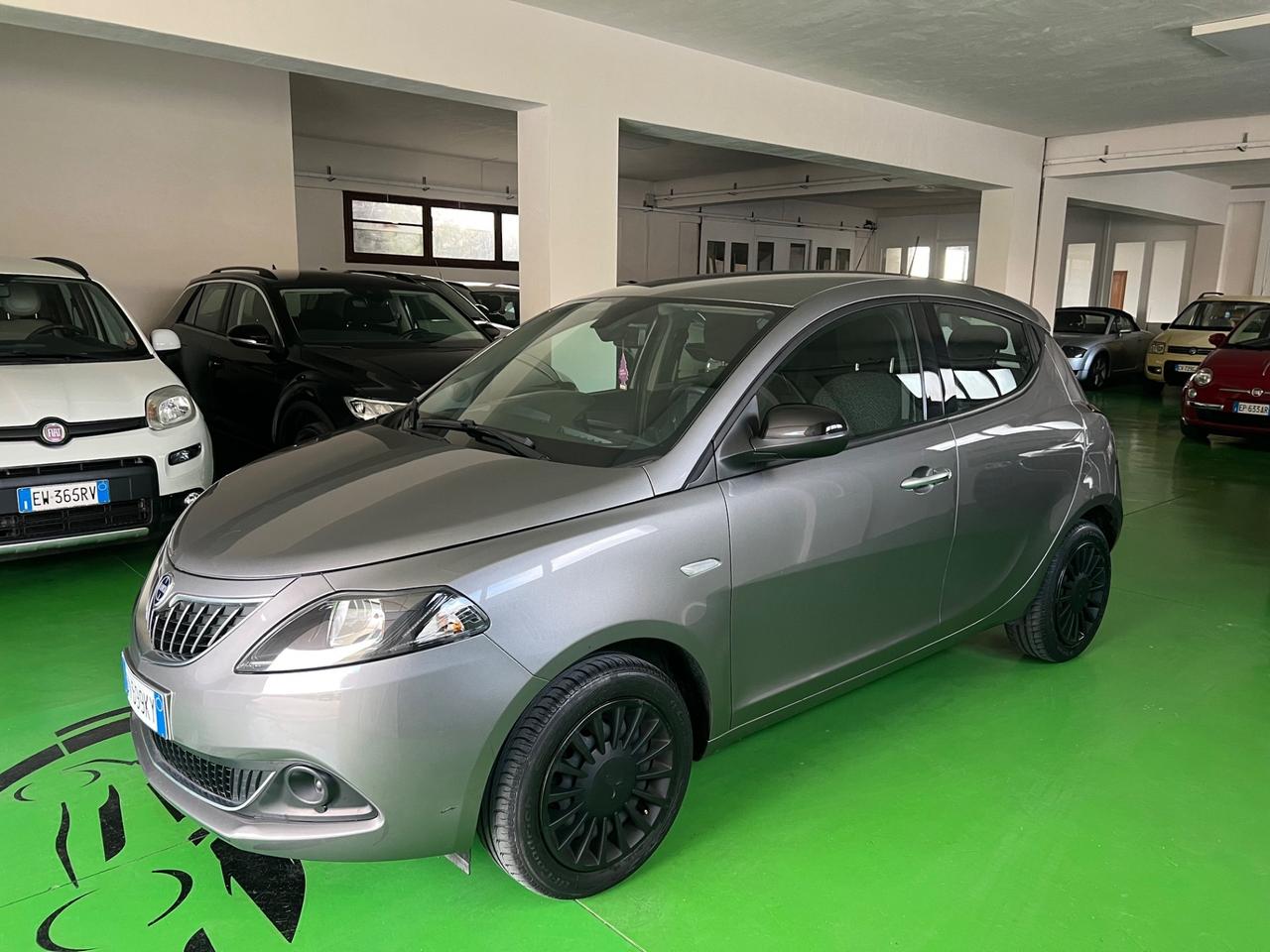Lancia Ypsilon 1.2 69 CV 5 porte GPL Silver