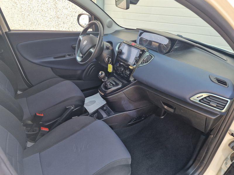 LANCIA Ypsilon 1.0 firefly hybrid Platino s&s 70cv