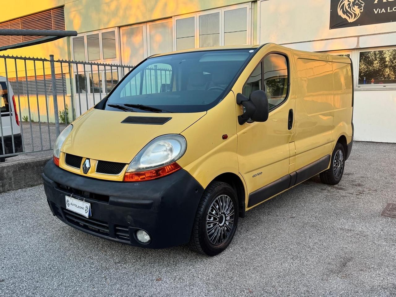 Renault Trafic 1.9 dCi 100 cv 6 marce