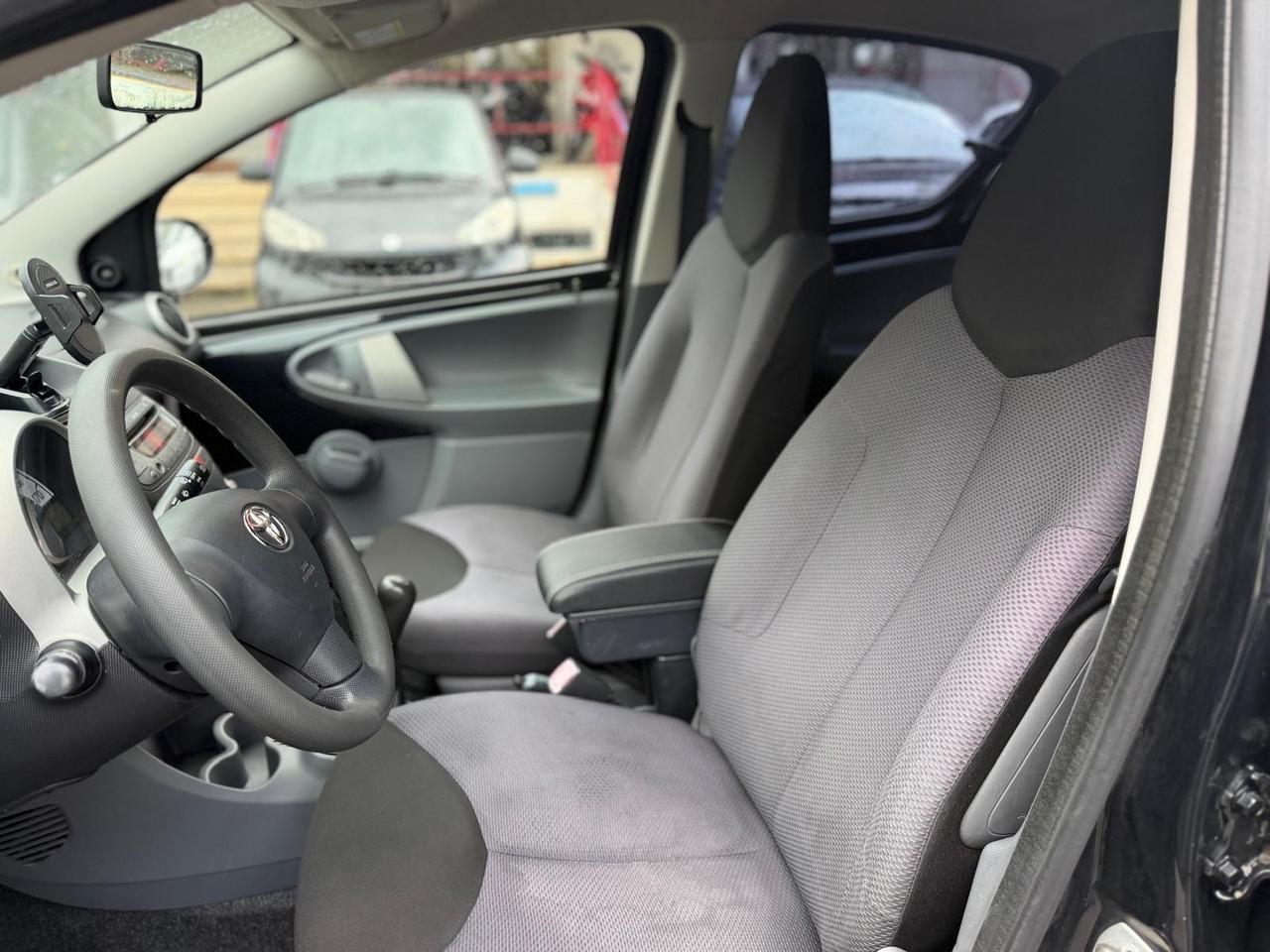 Toyota Aygo 1.0 12V VVT-i 5 porte Sol
