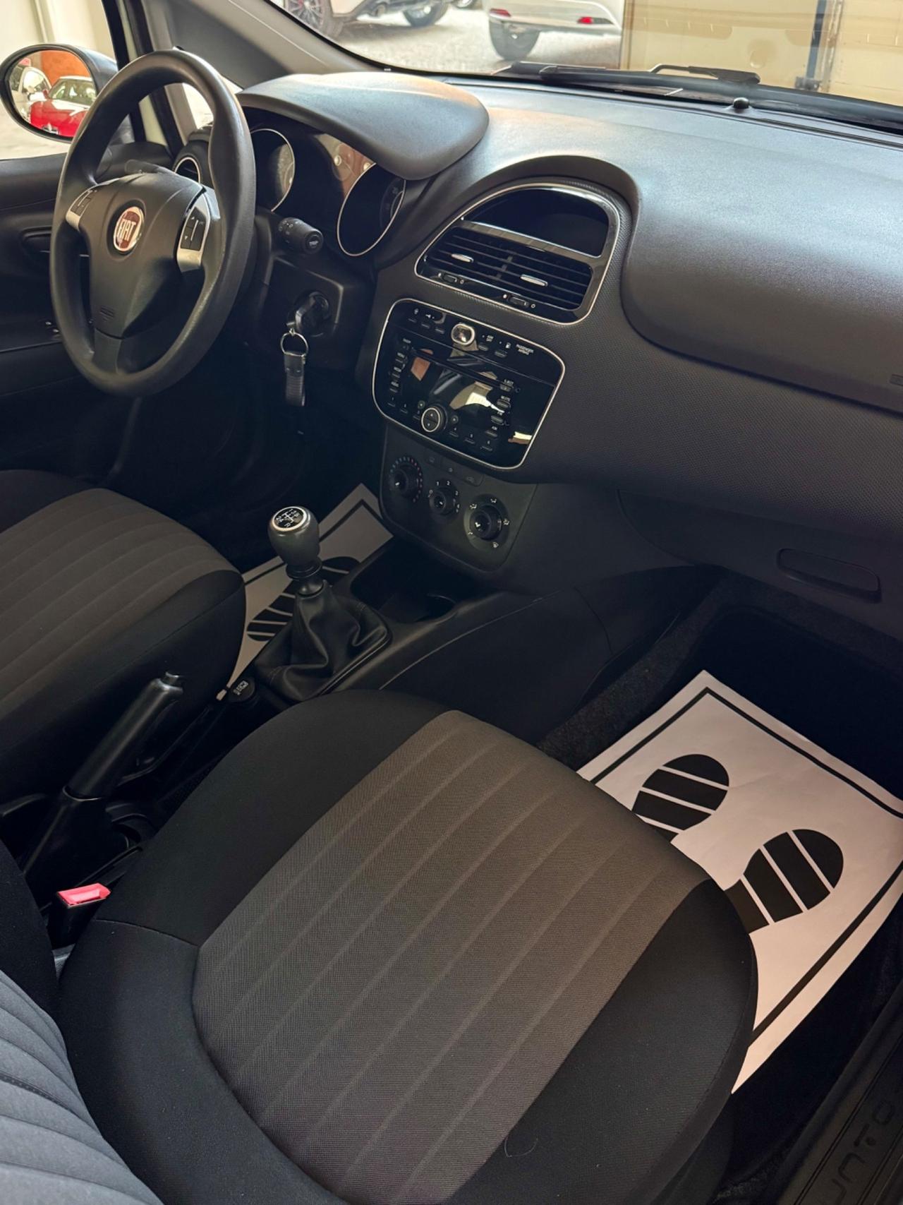 Fiat Punto 1.4 8v 2017 NATURAL POWER STREET