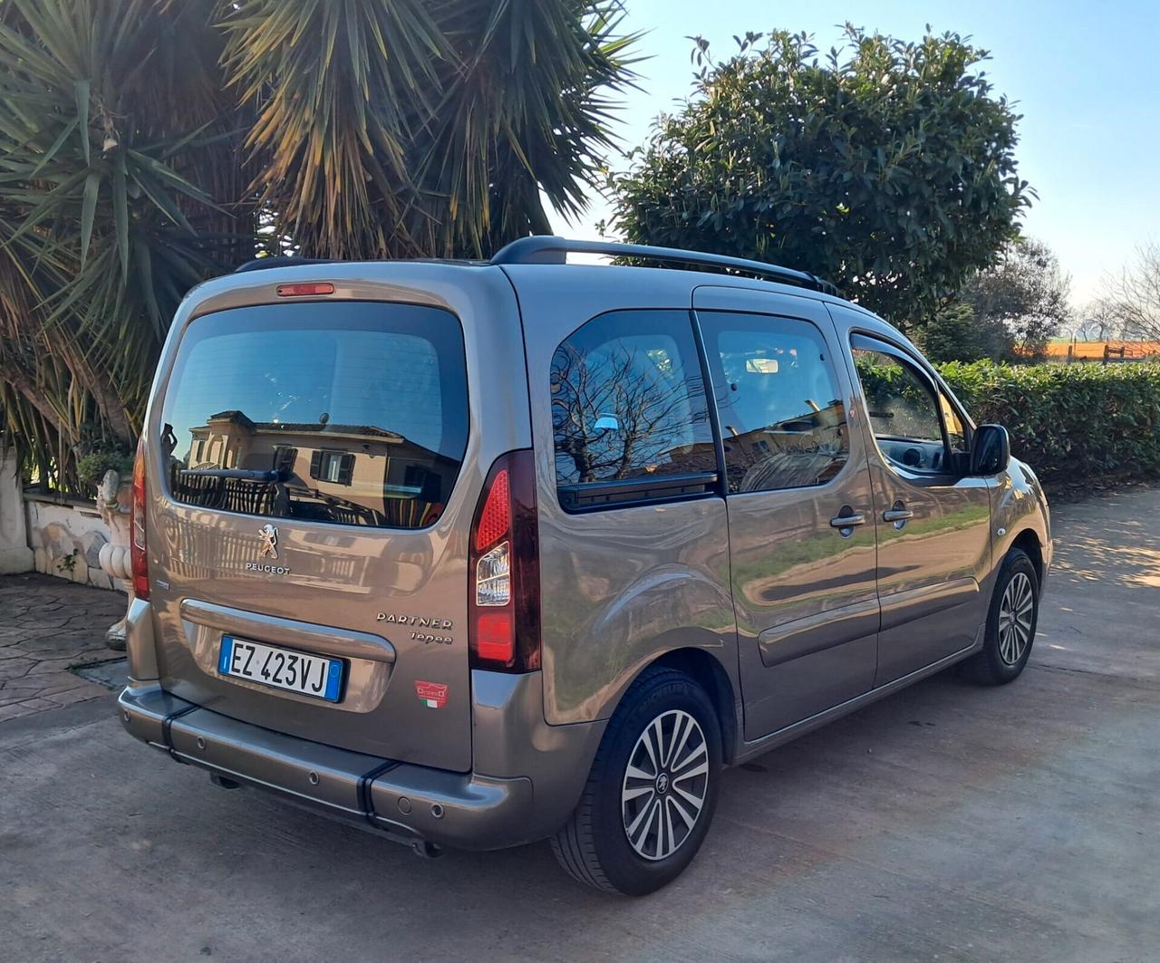 PEUGEOT PARTNER EURO6 TRASPORTO DISABILI PIANALE RIBASSATO