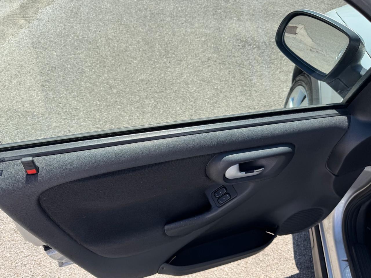 Opel Corsa 1.2 benzina 5 porte Cosmo
