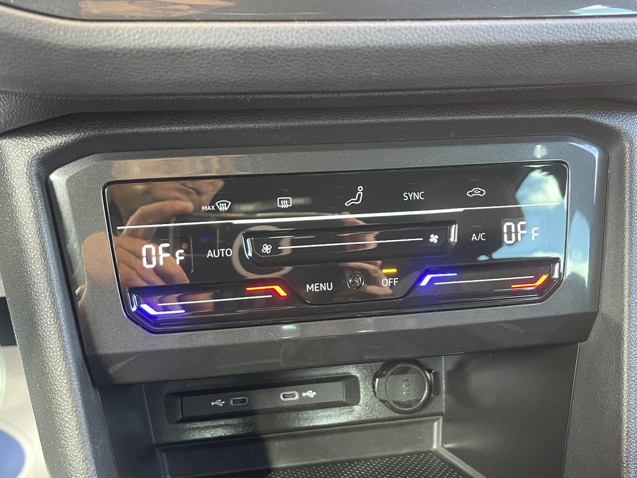 Volkswagen Tiguan 2.0 TDI 150 CV SCR DSG R-Line Fari IQ.LIGHT LED MATRIX--Digital Cockpit Pro 10,25", Navi