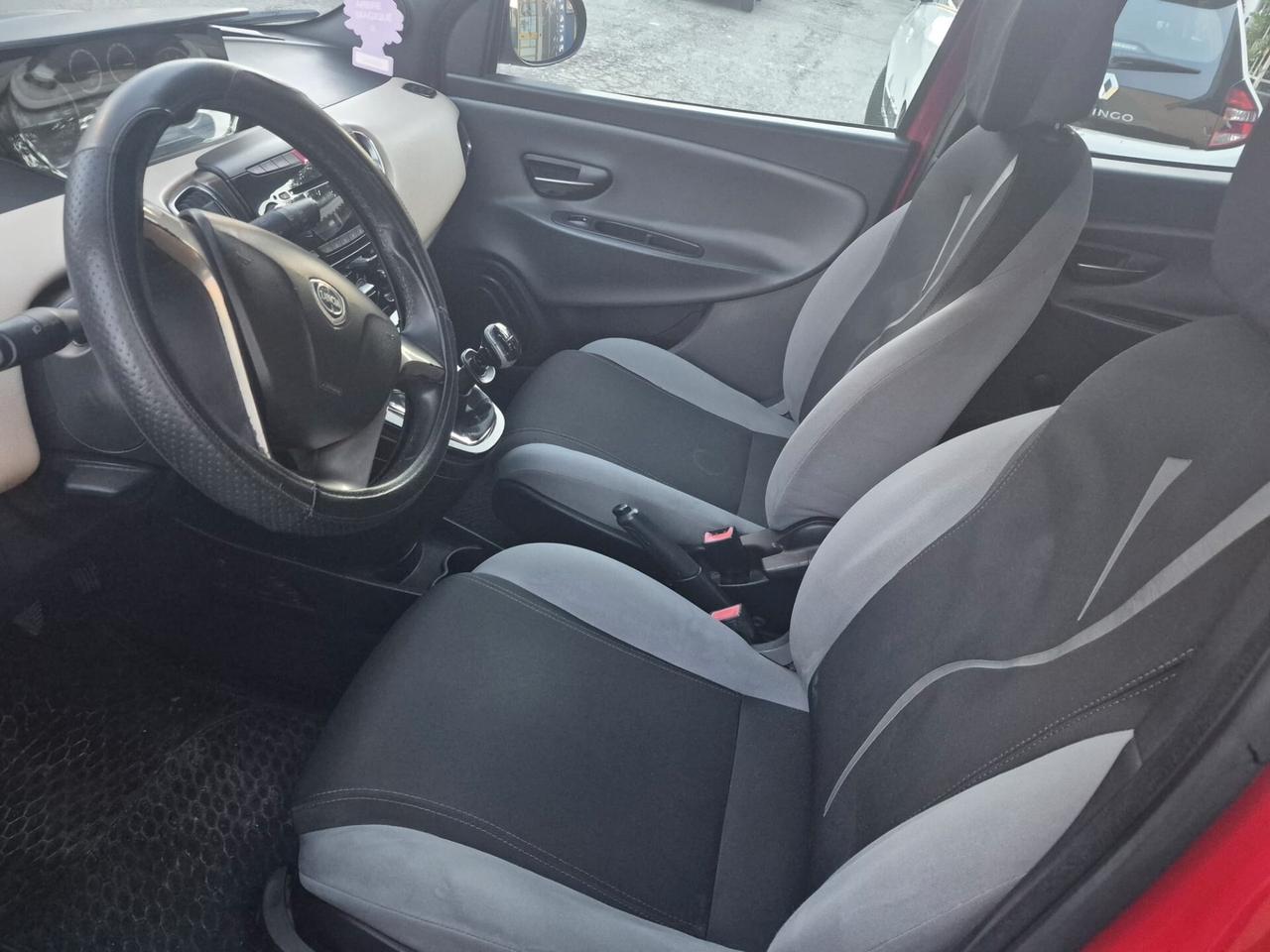 Lancia Ypsilon 0.9 TwinAir 85 CV 5 porte S&S Gold
