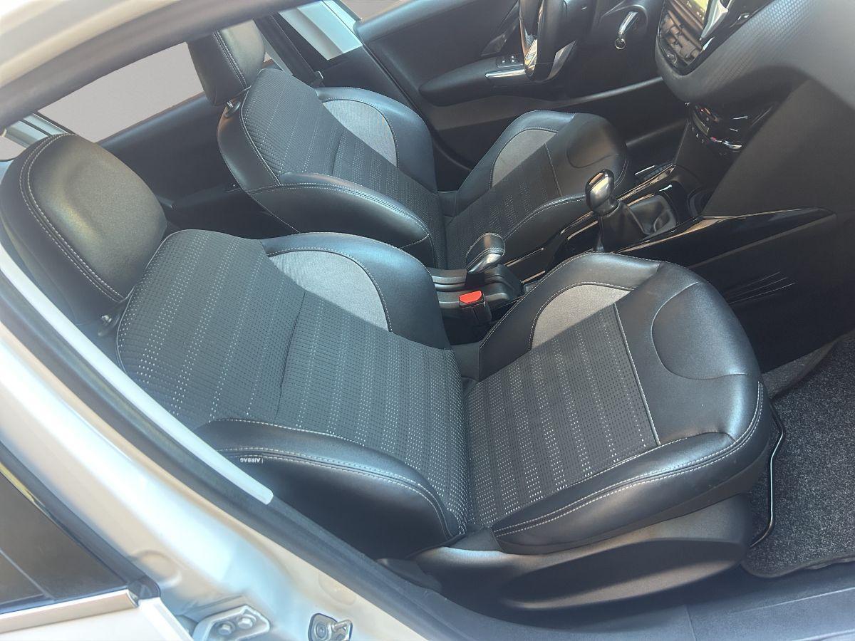PEUGEOT - 2008 - 1.6 BlueHDi 100 Black Matt