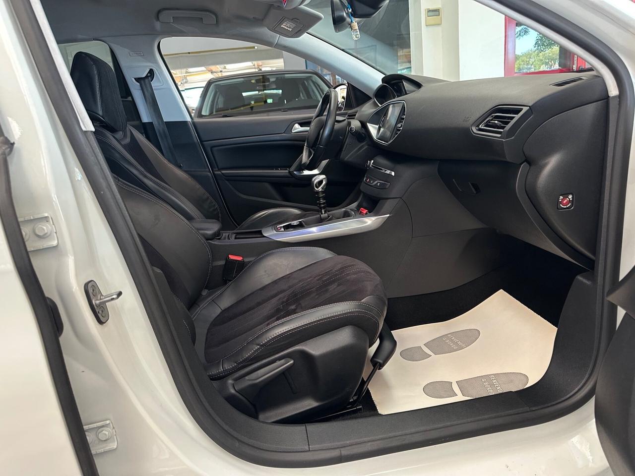 Peugeot 308 PureTech Turbo 130 S&S SW Allure