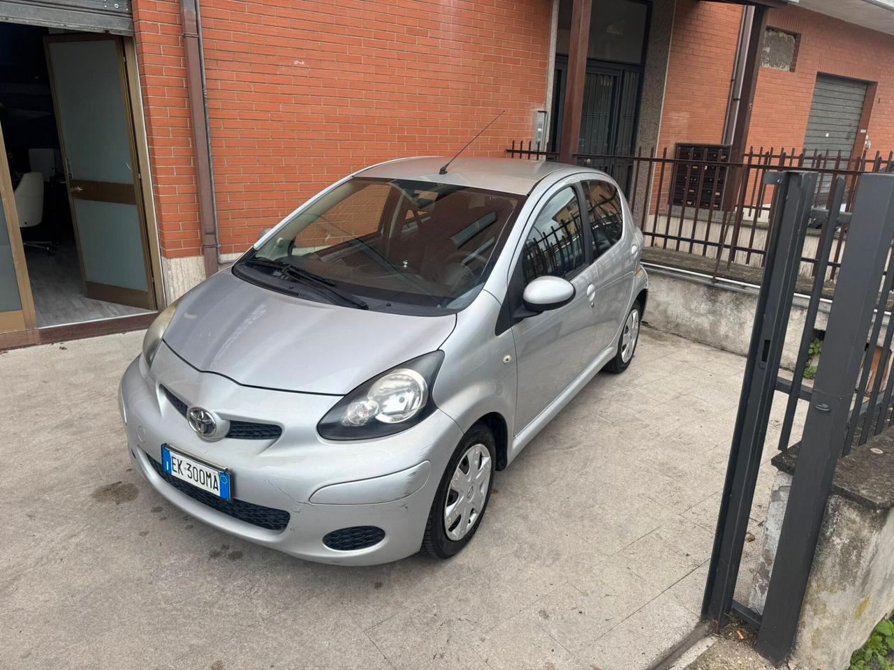 Toyota Aygo 1.0 12V VVT-i 5 porte Sol Connect MMT