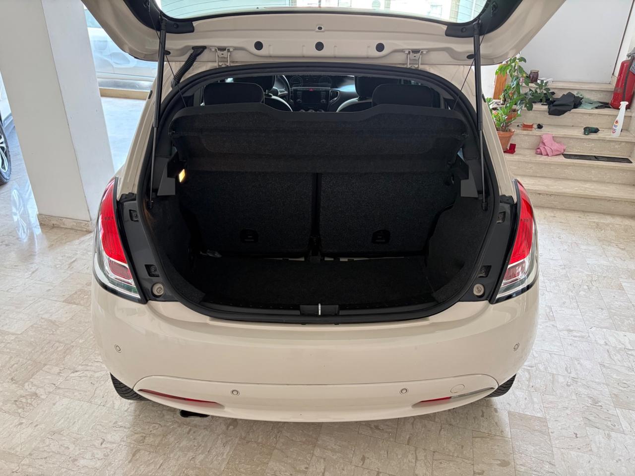 LANCIA YPSILON 1.2 69 CV 5 PORTE PLATINUM