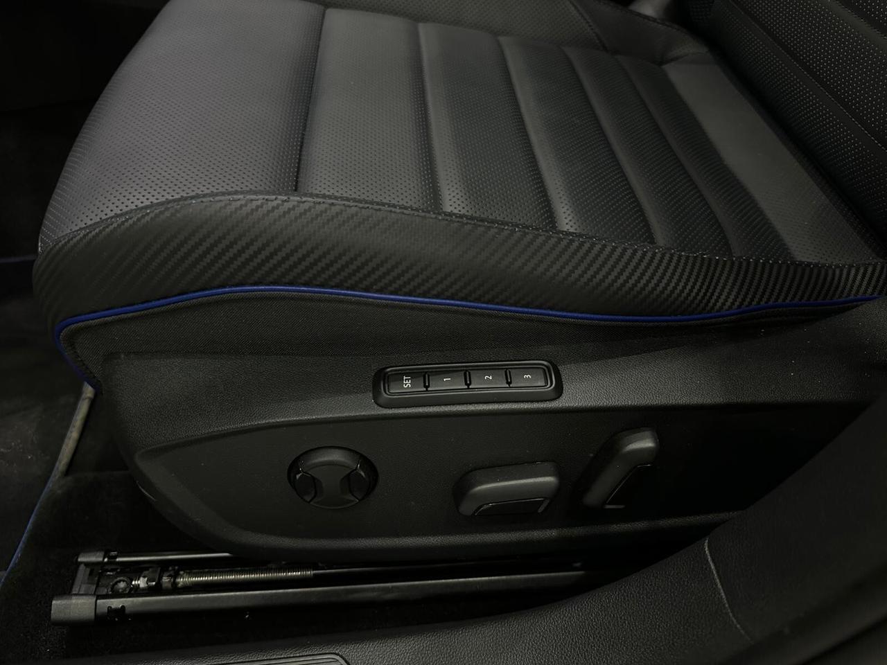 Volkswagen Golf 8 R 2.0 tsi 20Years 4motion 333cv