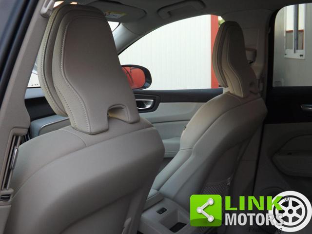 VOLVO XC60 B4 (d) AWD automatico Plus Dark ben tenuta