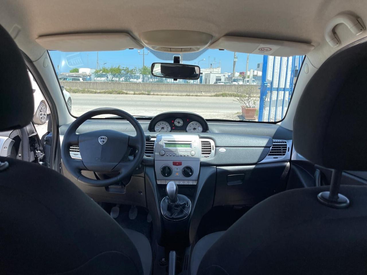 Lancia Ypsilon 1.3 MJT 75 CV Unyca