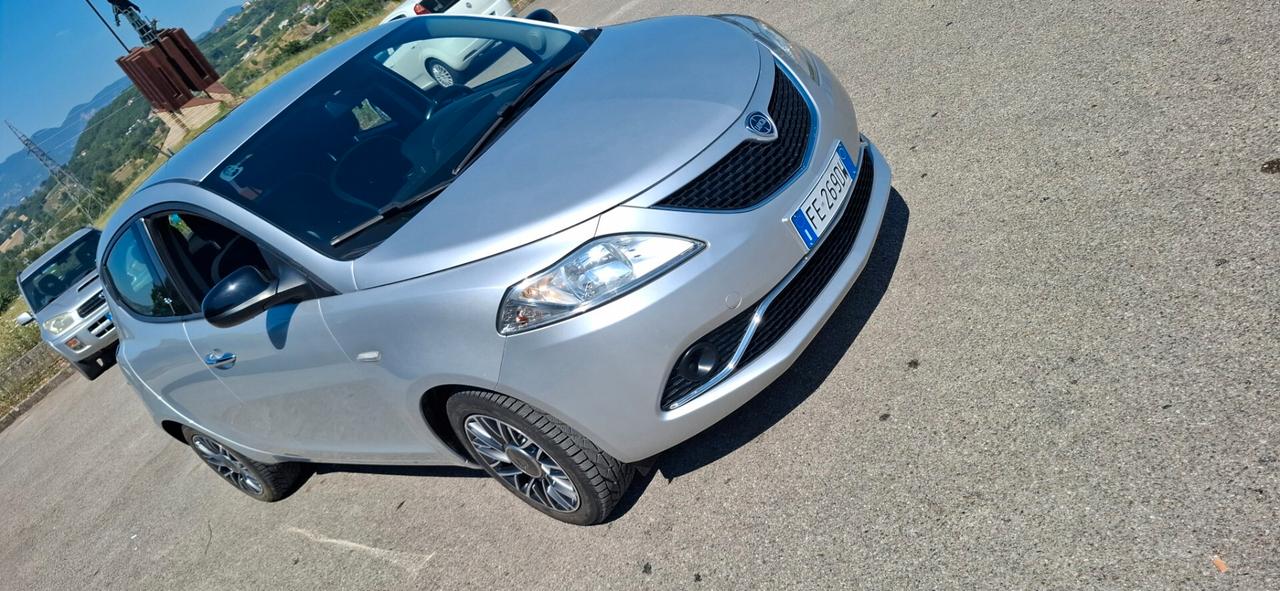 Lancia Ypsilon 1.3 MJT 16V 95 CV 5 porte S&S Silver
