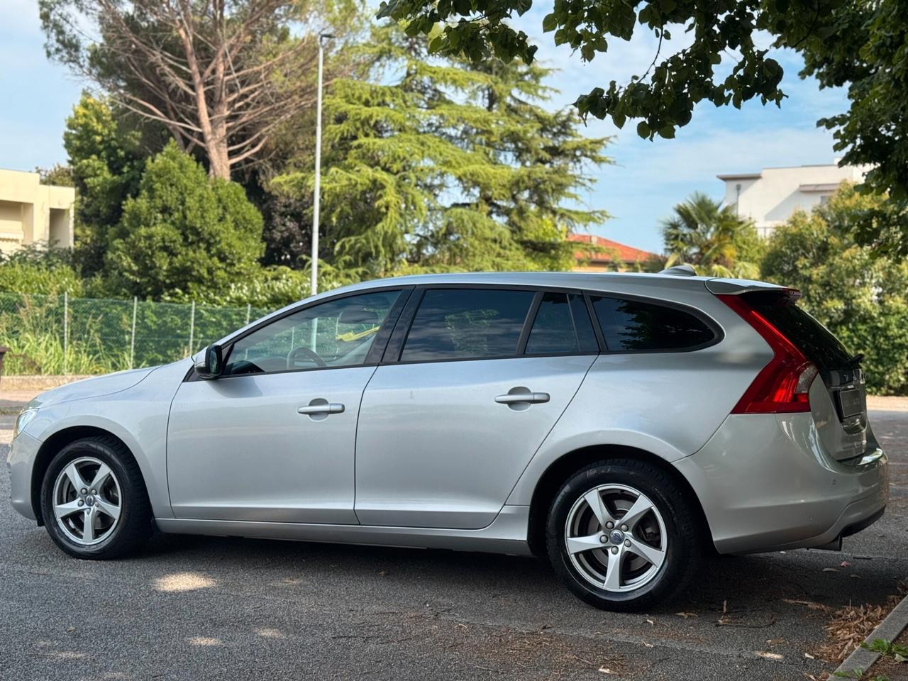 Volvo V60 D2 Geartronic Summum