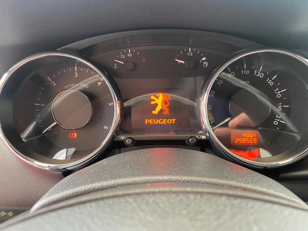 Peugeot 3008 1.6 HDi 110CV cambio robotizzato Premium