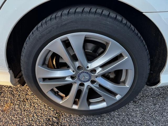 Mercedes-benz C 220 CDI BlueEFFICIENCY Avantgarde