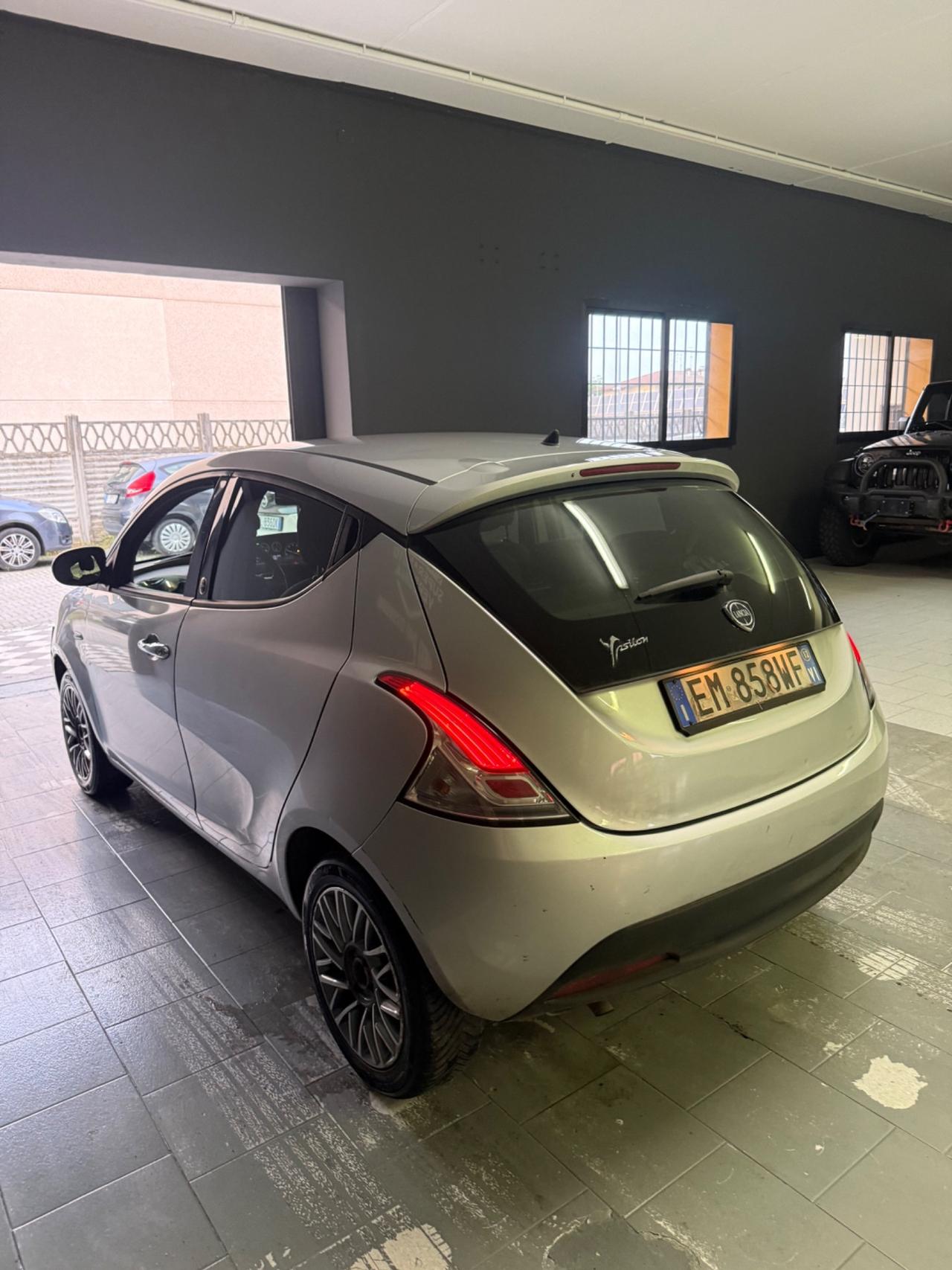 Lancia Ypsilon 1.2 69 CV 5 porte GPL Ecochic Silver