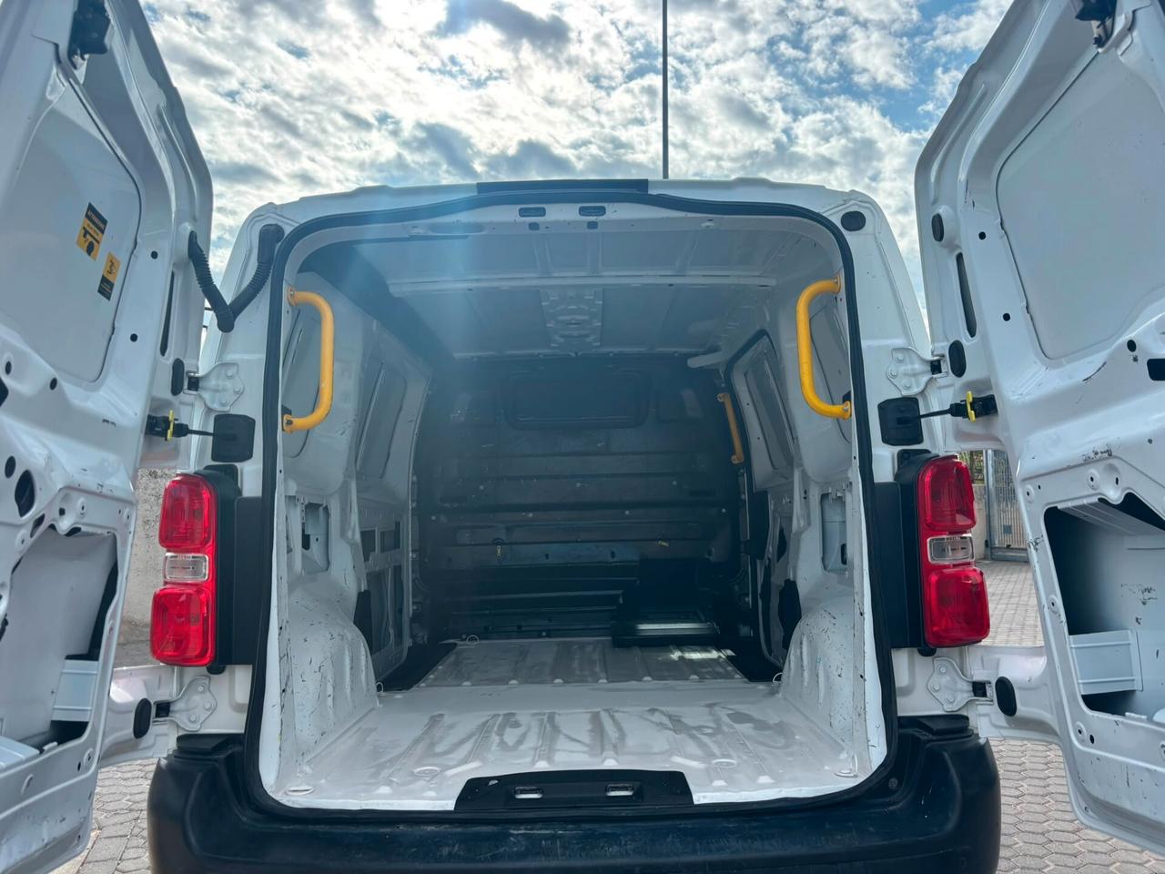 OPEL VIVARO 1.5 DIESEL 120 CV – 2020 – PORTATA 1.004 KG
