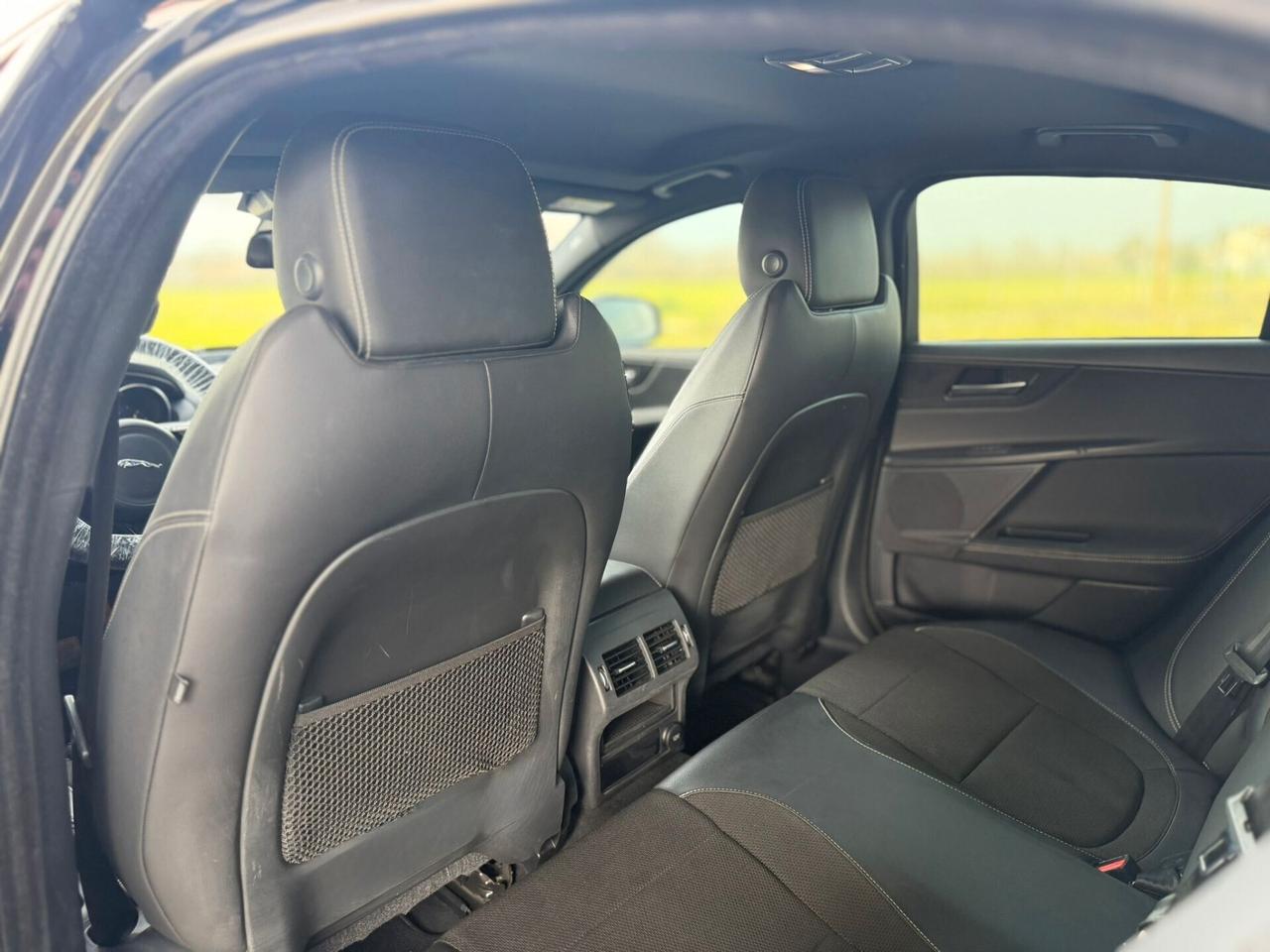 Jaguar XE 2.0 D Turbo R-Sport