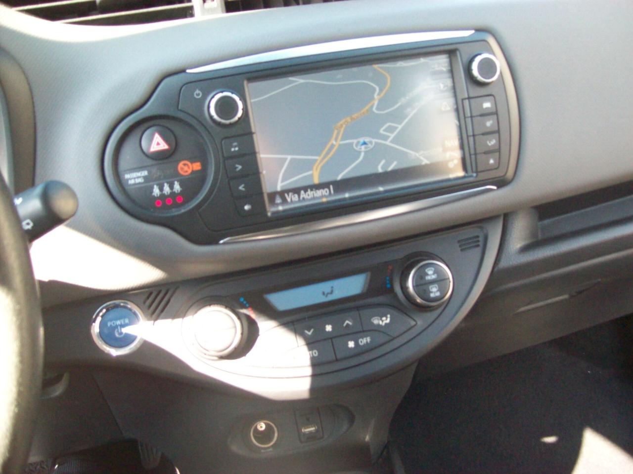 Toyota Yaris 1.5 Hybrid 5 porte Business