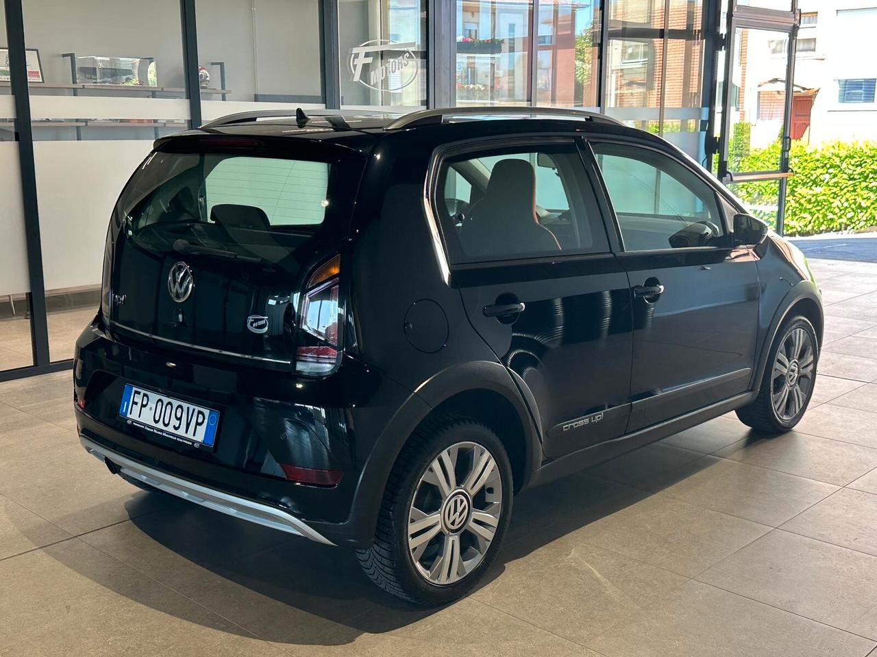Volkswagen up! 1.0 75 CV 5p. cross BlueMotion Technology ASG