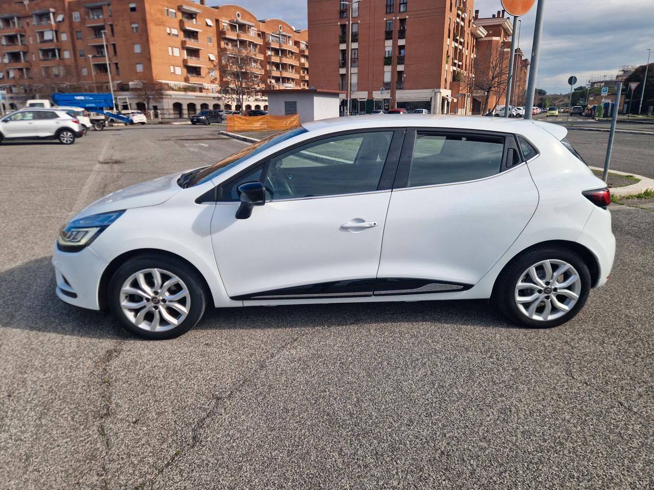Renault Clio TCe 90cv GPL 5p Moschino Zen