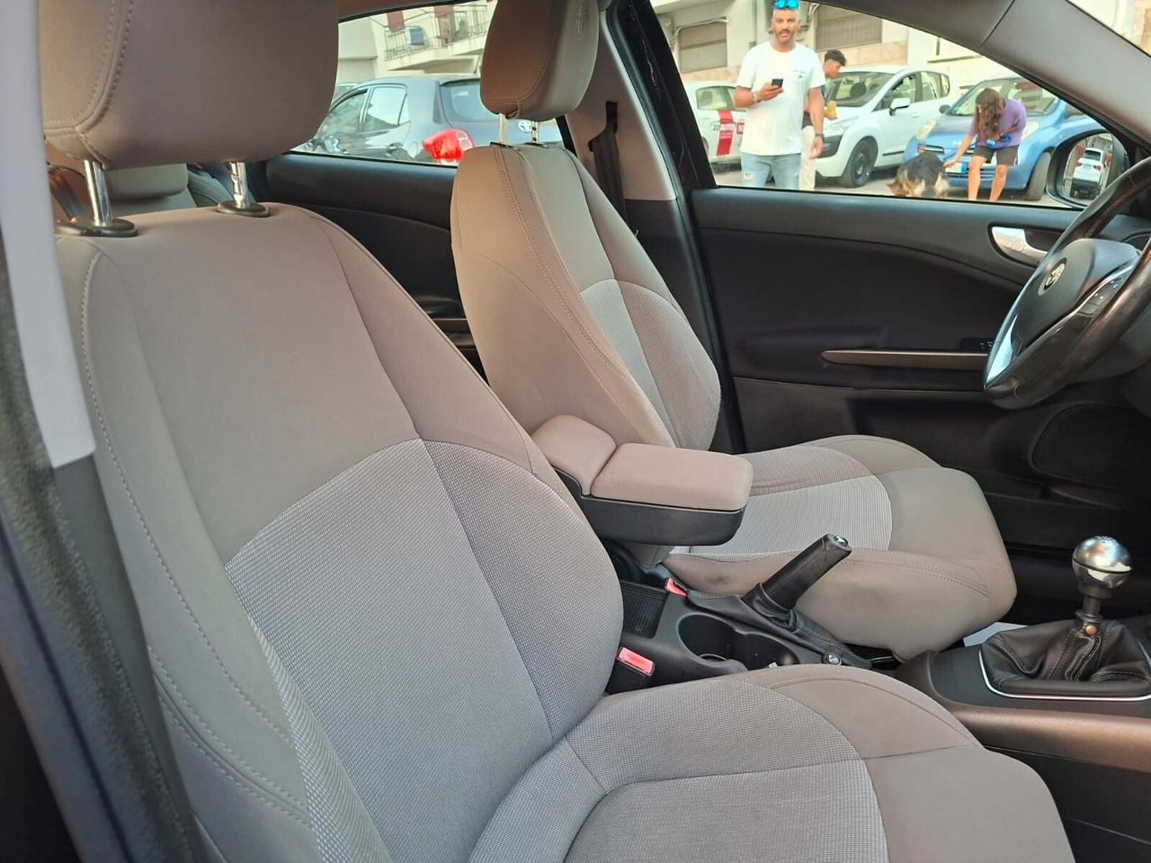 Alfa Romeo Giulietta 1.6 JTD Distinctive * Navi * Full * Garantita 12 Mesi