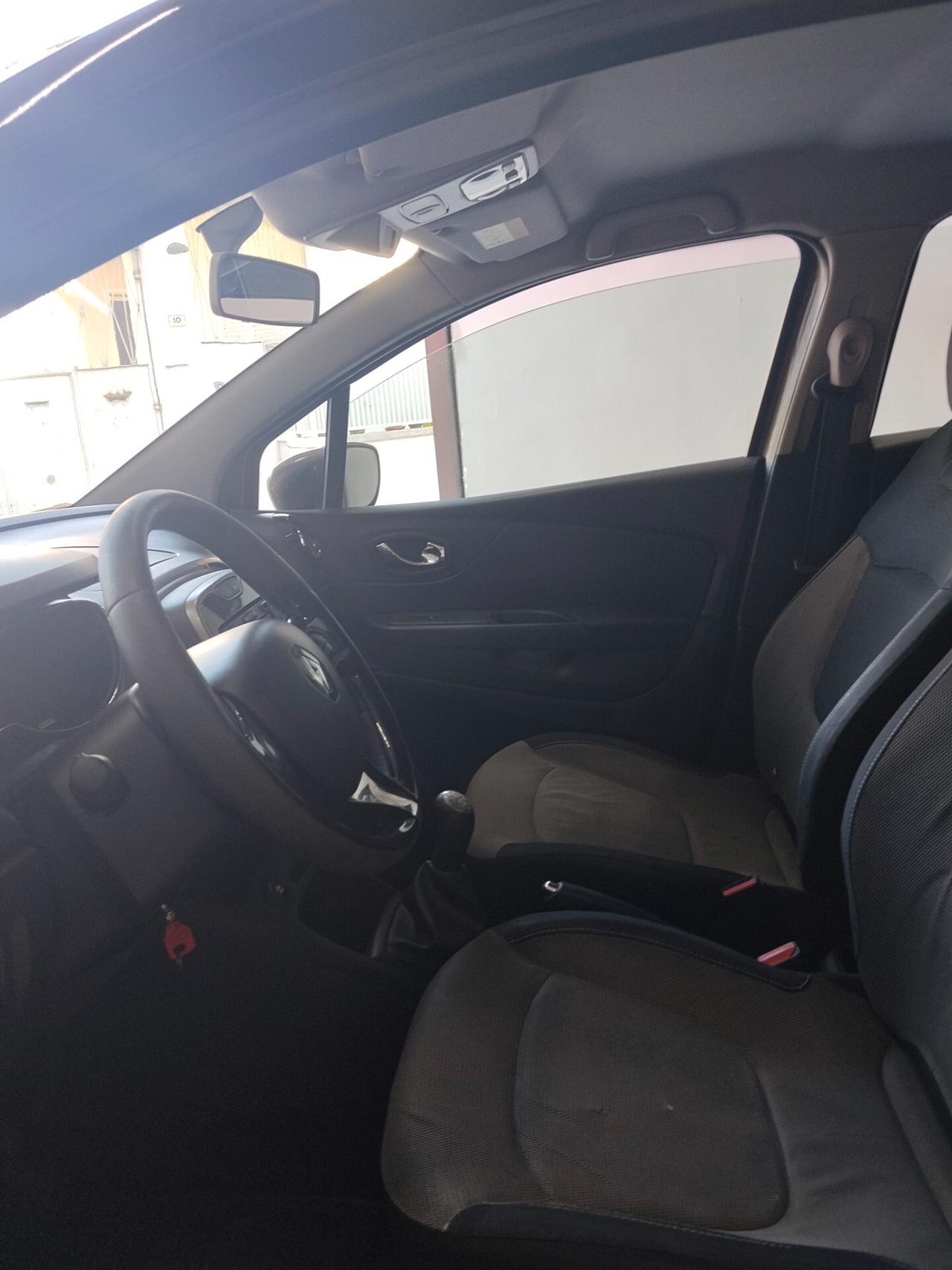 Renault Captur 1.5 diesel 2017 CON GARANZIA