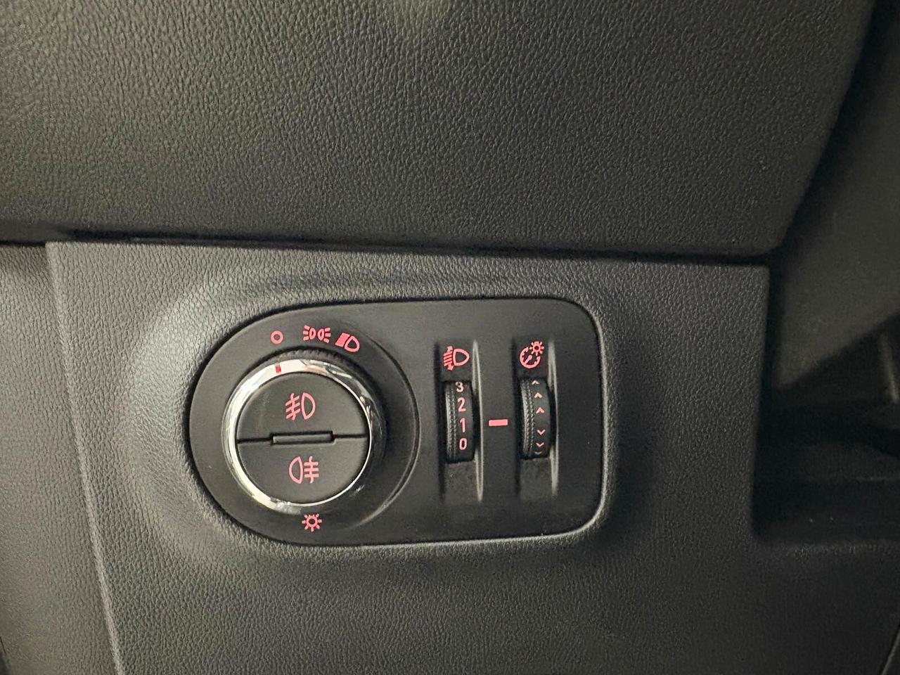 Opel Corsa 1.4 90CV GPL Tech 5 porte b-Color