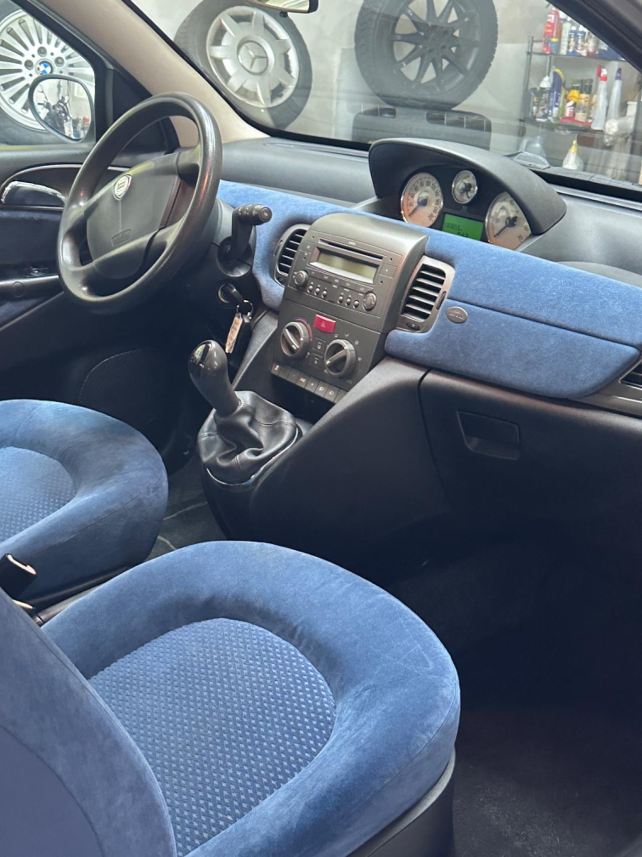 Lancia Ypsilon 1.3 MJT 75 CV Argento