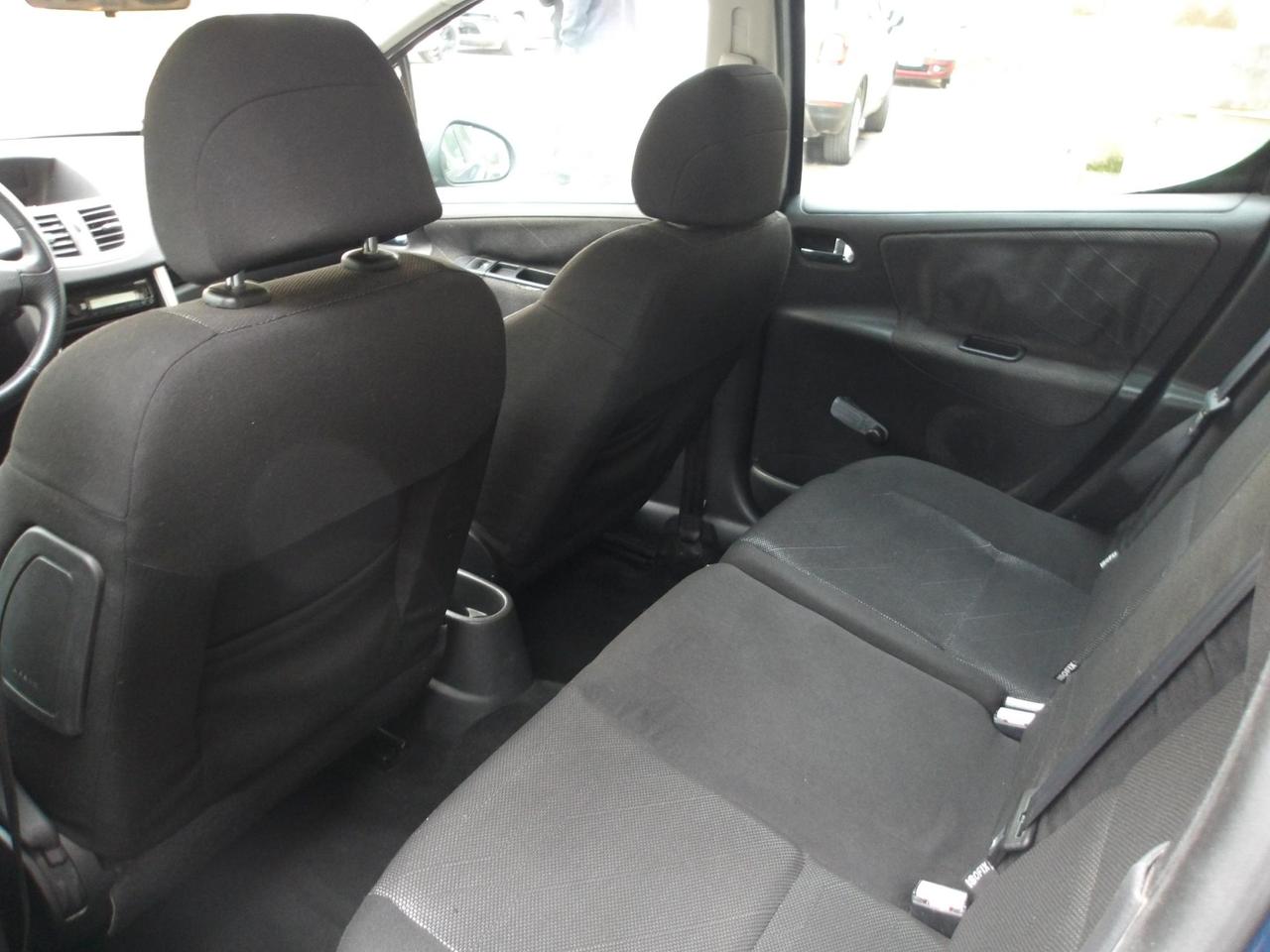 Peugeot 207 5 Porte 207 5p 1.6 hdi 16v XS