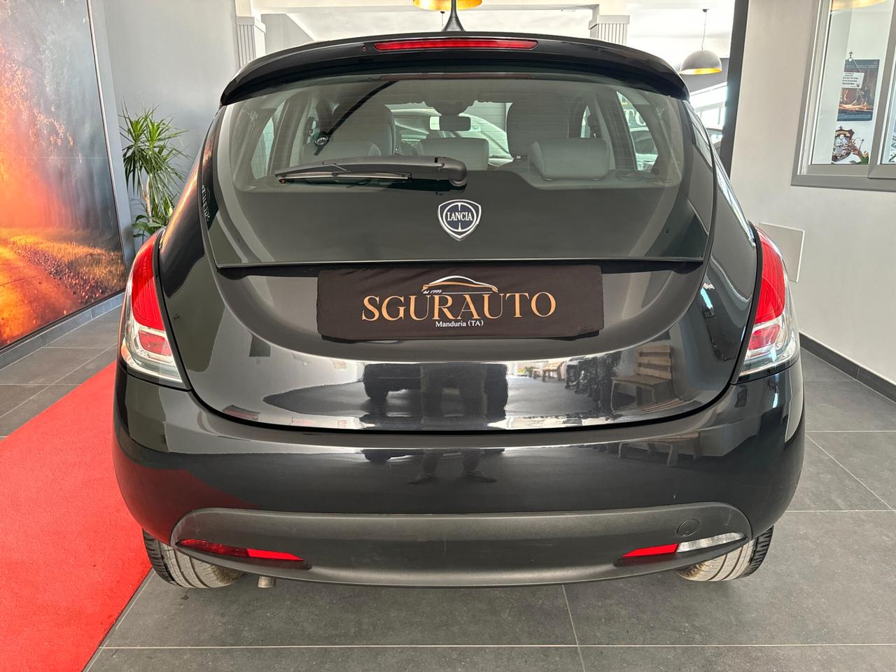 LANCIA YPSILON 1.0 FIREFLY 70CV HYBRID ORO 2024