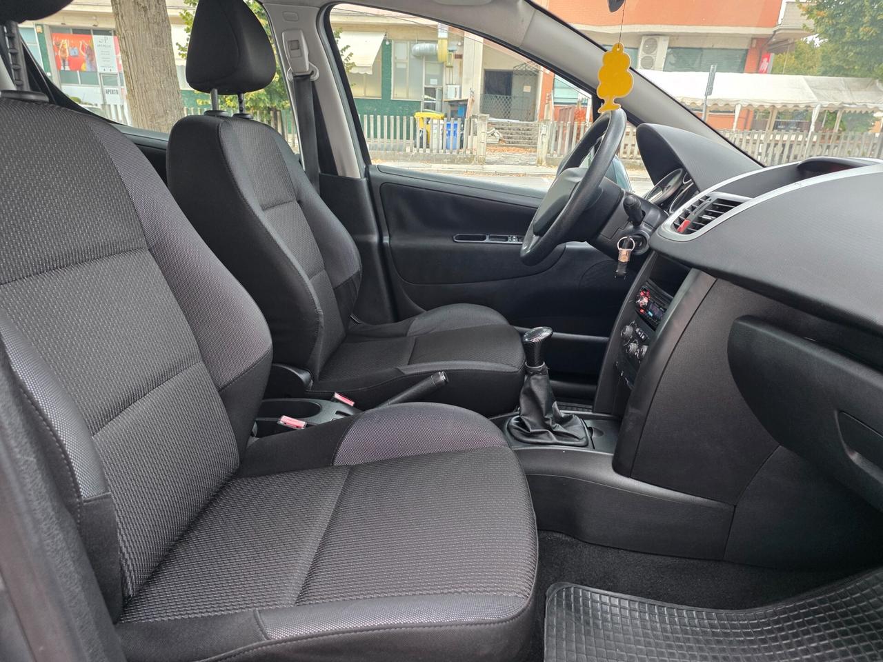 Peugeot 207 1.4 HDi 70CV 5p. Active