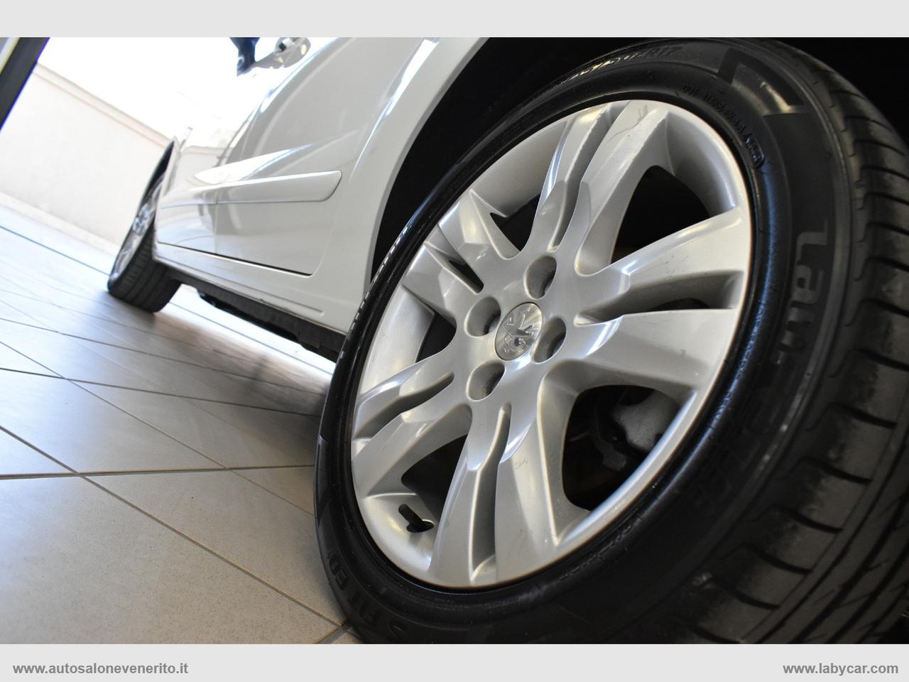 PEUGEOT 5008 BlueHDi 120 S&S Allure