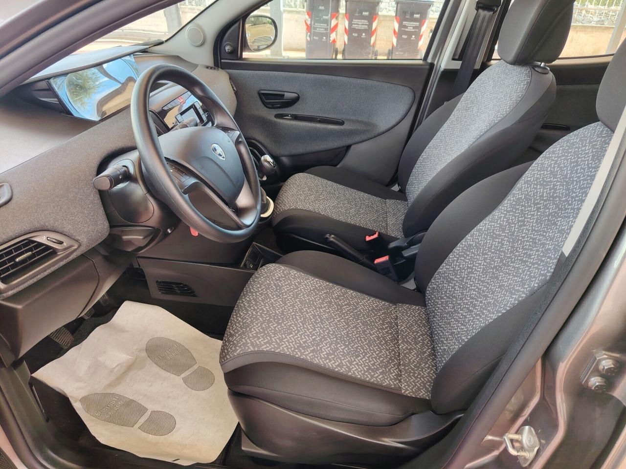 Lancia Ypsilon 1.0 FireFly Hybrid 9.000 km 2023