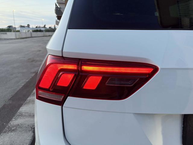 VOLKSWAGEN Tiguan 2.0 TDI 150 CV SCR DSG R-Line LUCI AMBIENTE