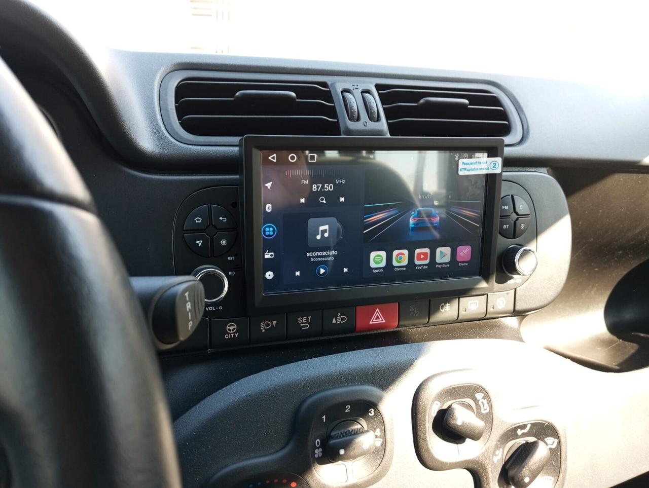 Fiat Panda 1.0 Hybrid Pandina con NAVI e RETRO