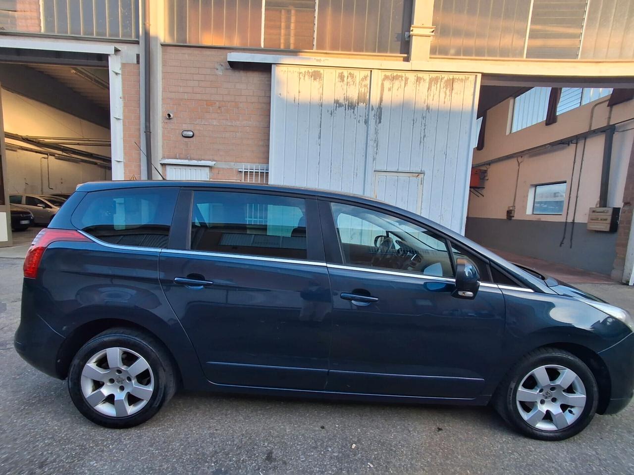 Peugeot 5008 1.6 HDi 115CV Business 7 POSTI