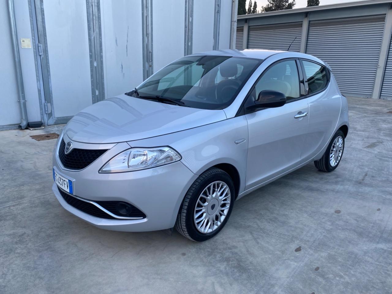 Lancia Ypsilon 1.2 69 CV 5 porte Silver