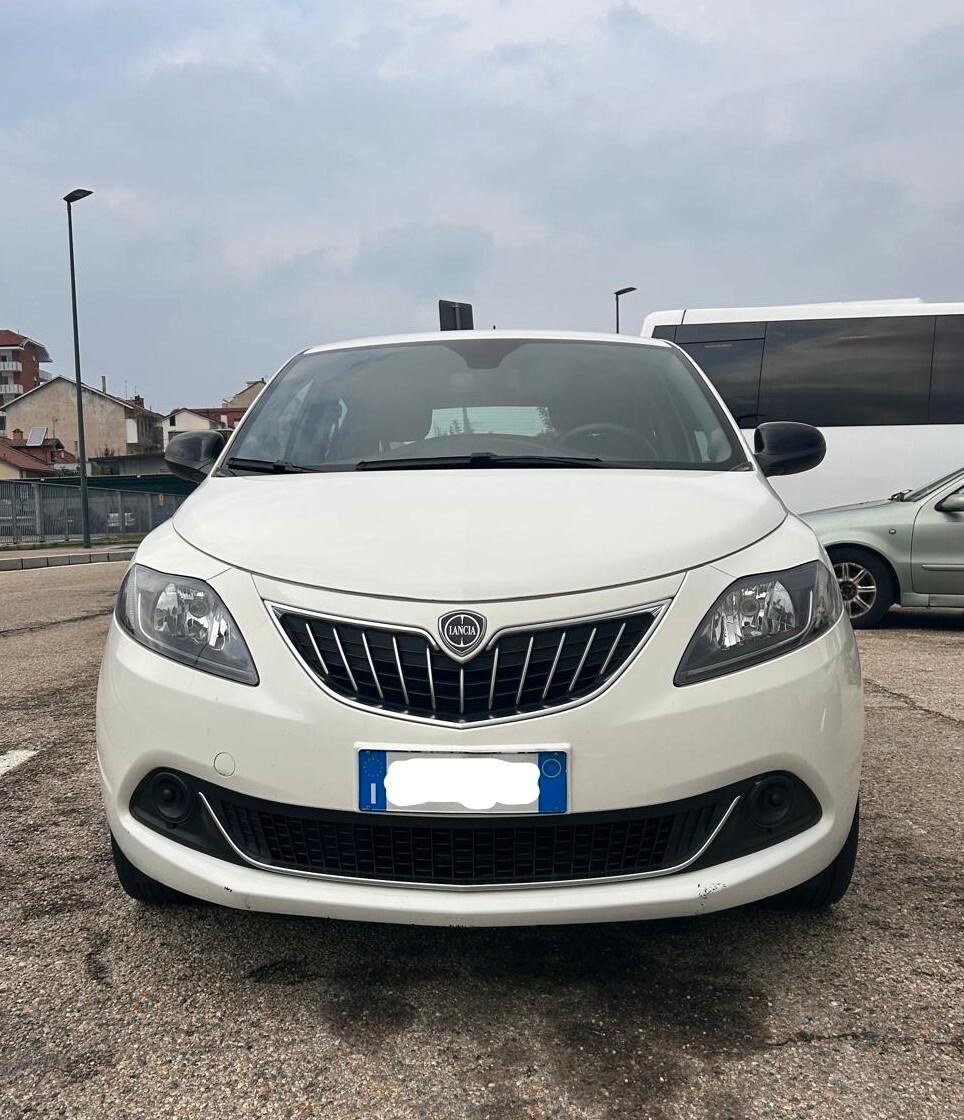 Lancia Ypsilon 1.0 FireFly 5 porte S&S Hybrid Ecochic Silver