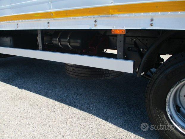 Iveco EUROCARGO 75/18 E5 FURGONE 6M+PEDANA CARICAT