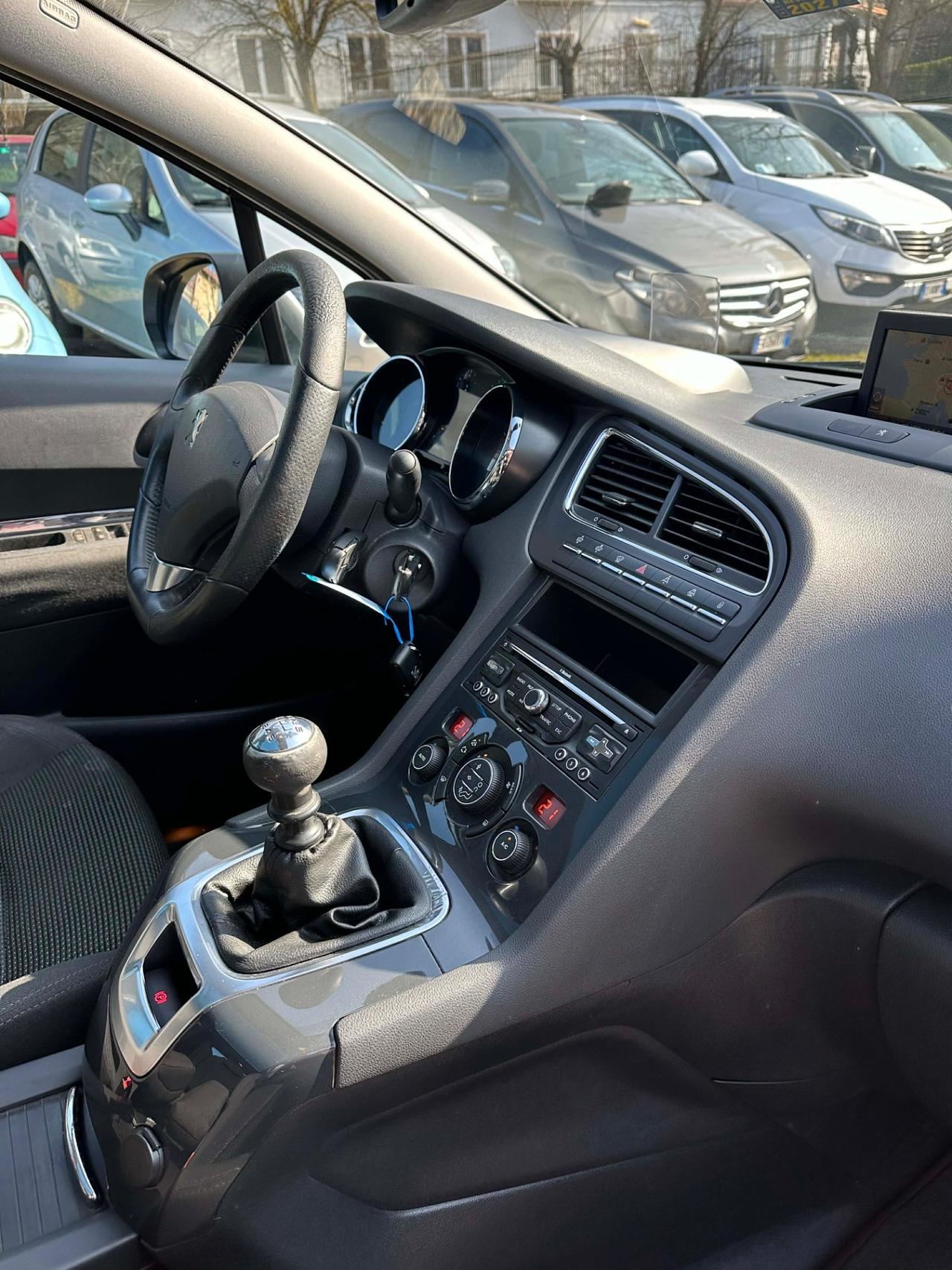 Peugeot 5008 1.6 HDi 115CV ALURE 7 POSTI TETTO KMCERT GARANZ