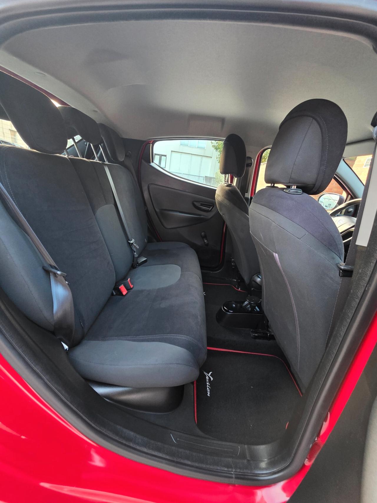 Lancia Ypsilon Platinum benzină 1.2 neopatentati euro6b