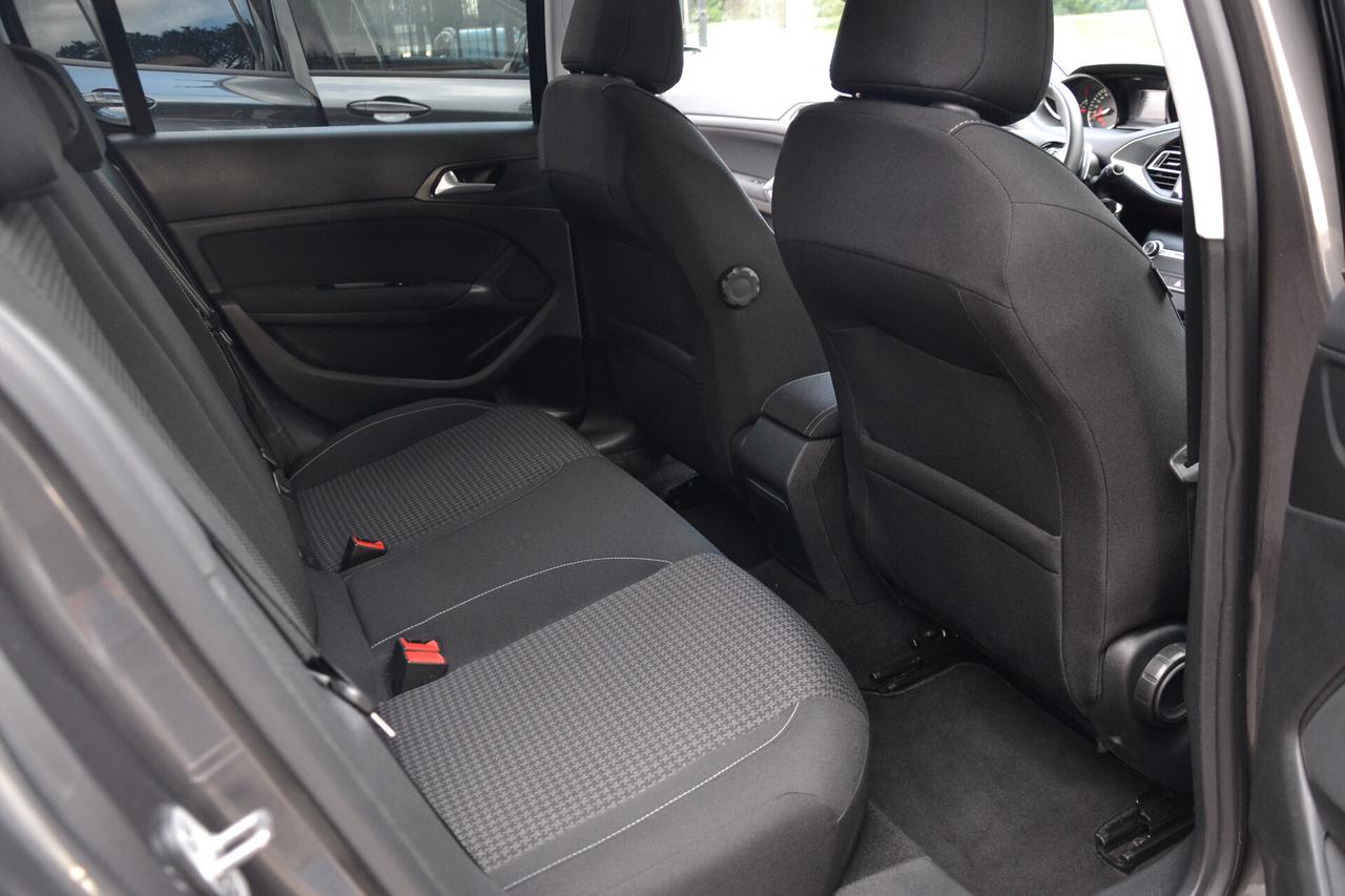 Peugeot 308 1.5 HDI 130CV AUTOM.+LED+NAVI+PDC+CRUISE+PRIVACY+