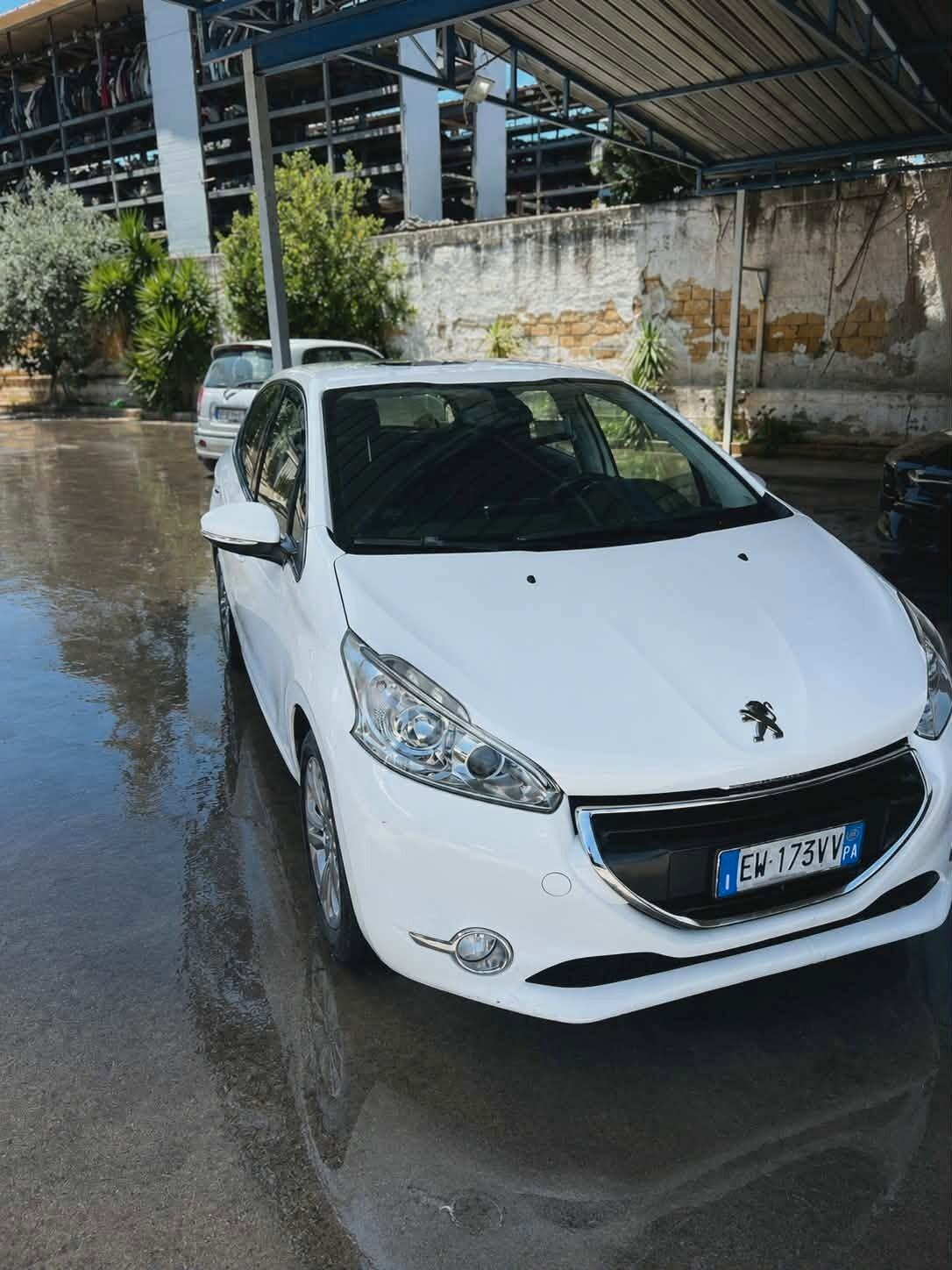 Peugeot 208 1.2 Benzina Allure – PARI AL NUOVO