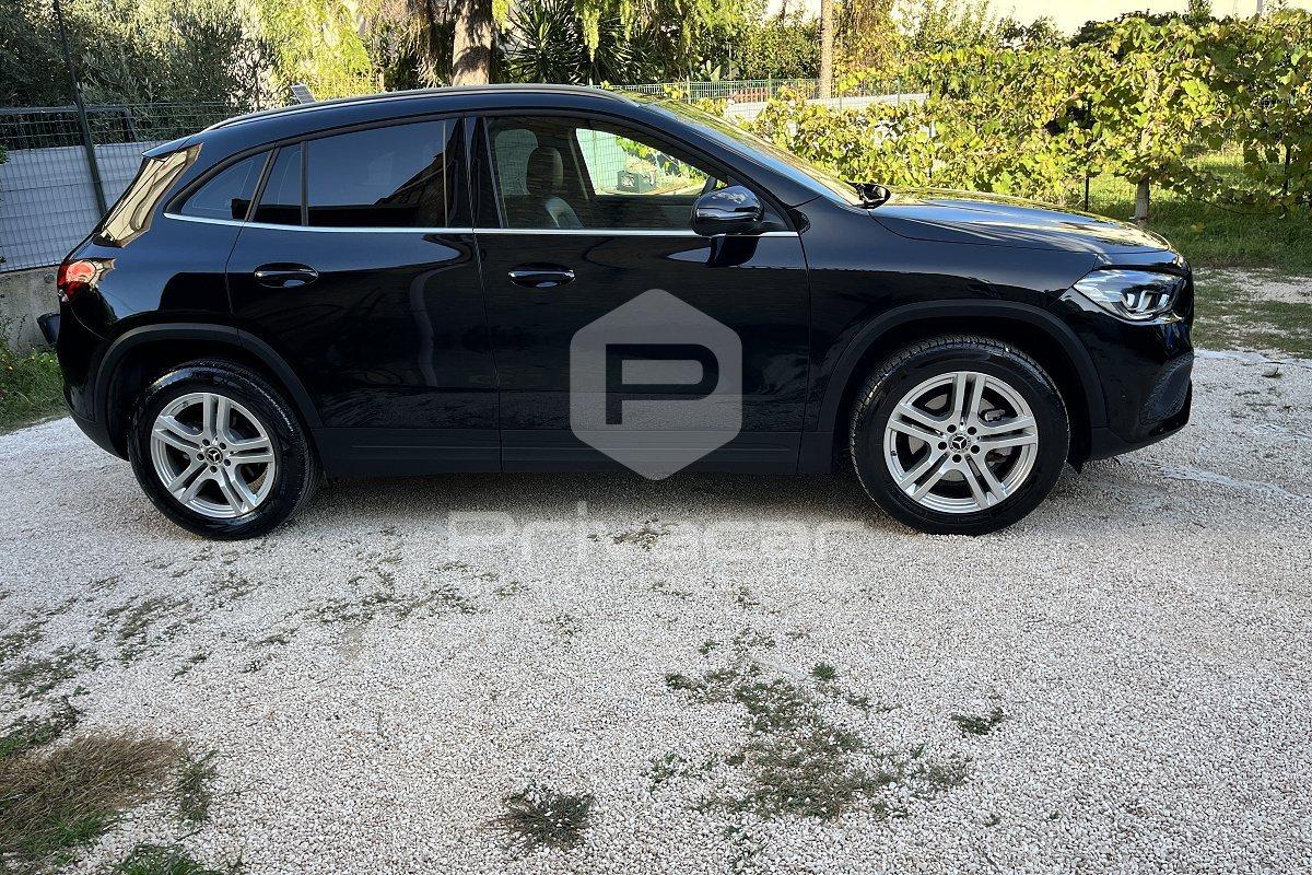 MERCEDES GLA 180 d Automatic Business