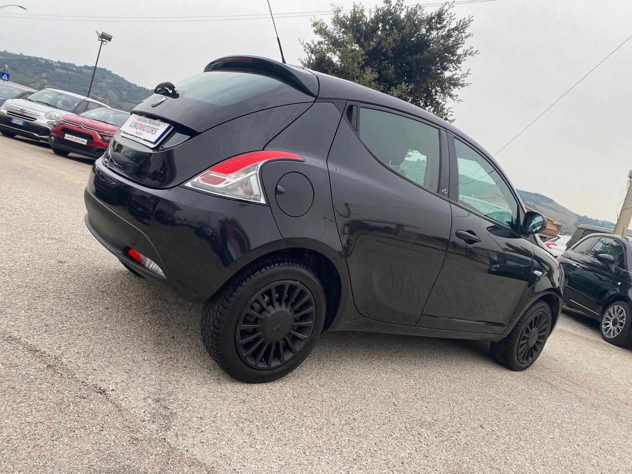 Lancia Ypsilon 1.2 69 CV 5 porte Elefantino Blu