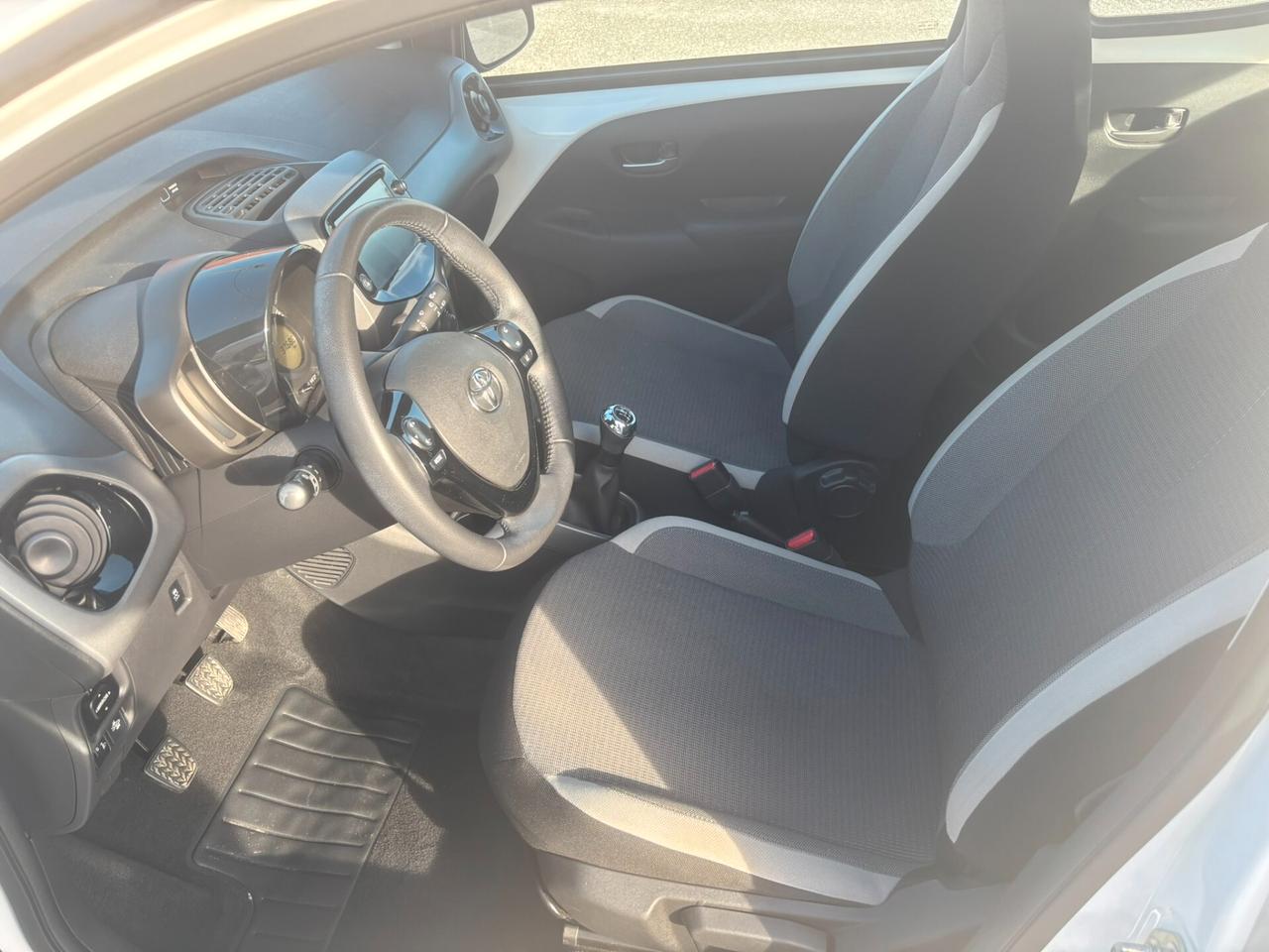 Toyota Aygo Connect 1.0 VVT-i 72 CV 5 porte x-play