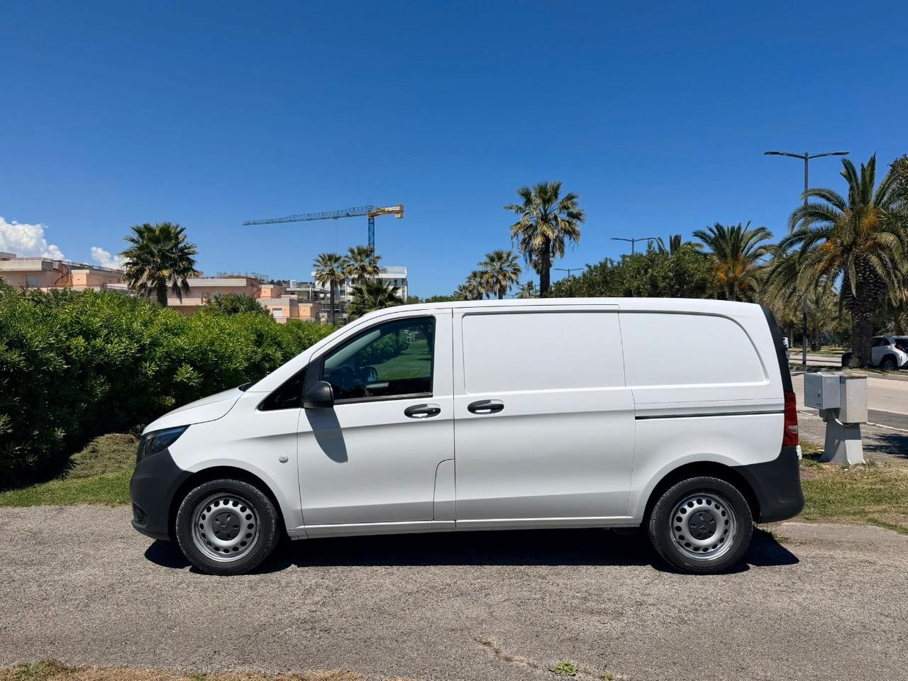 MERCEDES Vito 111 cdi compact E6