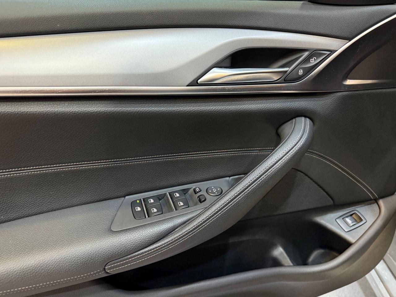 Bmw 520 G31Touring 520d xdrive Luxury GANCIO TRAINO !